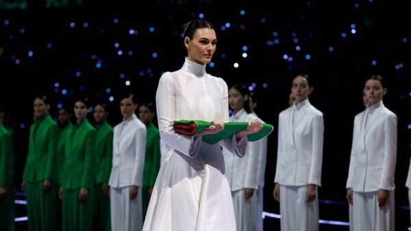 Namorada de Leonardo DiCaprio rouba a cena na abertura das Olimpíadas de Inverno