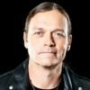 Brad Arnold, vocalista do 3 Doors Down, morre aos 47 anos