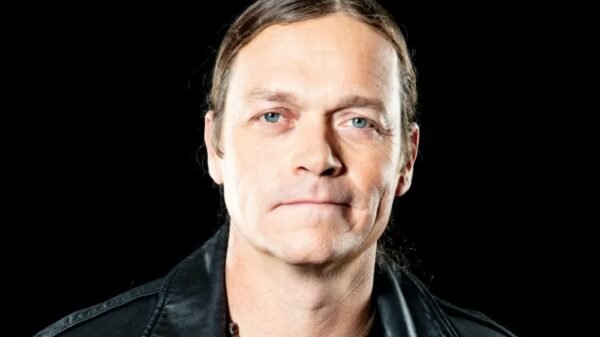Brad Arnold, vocalista do 3 Doors Down, morre aos 47 anos