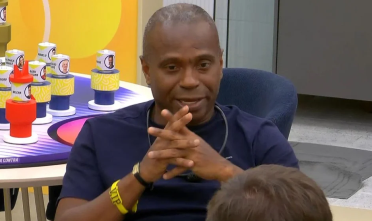 BBB 26: Edilson Capetinha esquece as câmeras e quase mostra tudo ao vivo