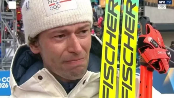 Ao vivo, atleta revela que traiu namorada e cai no choro após ganhar medalha; assista