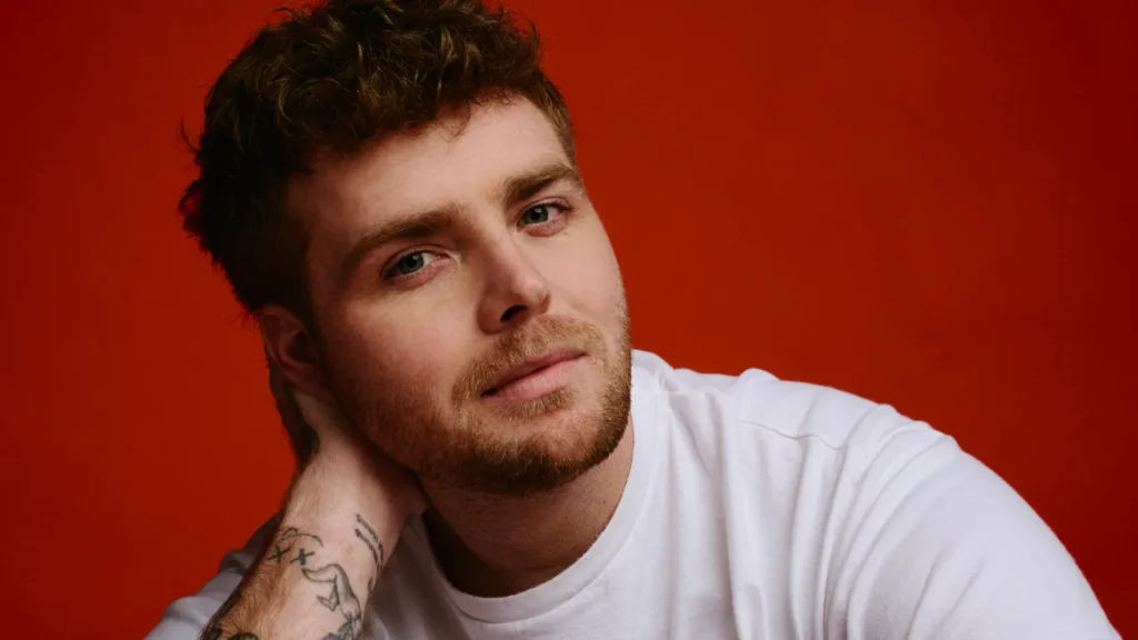 Alex Warren - POP Mais