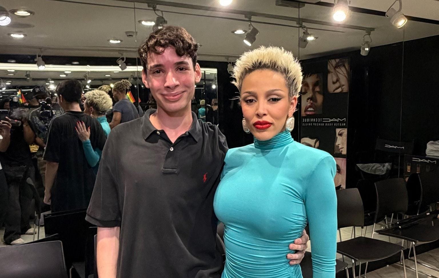 Doja Cat participa de encontro com fãs e causa tumulto em São Paulo