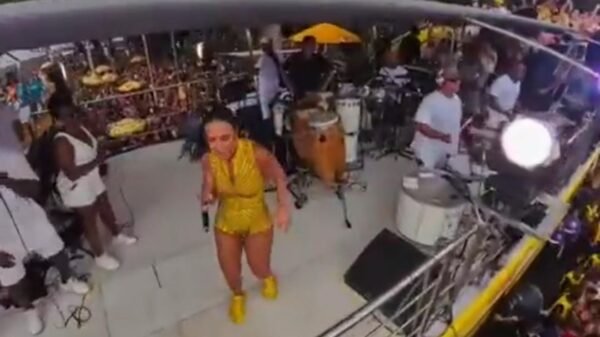 Ivete Sangalo faz estreia histórica no Carnaval de São Paulo e arrasta mais de 1 milhão de foliões