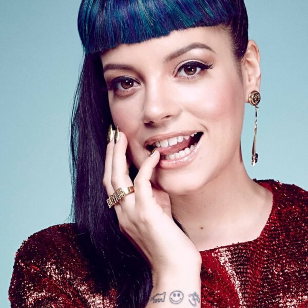 Lily Allen é diagnosticada com infecção viral e cancela show na Nova Zelândia