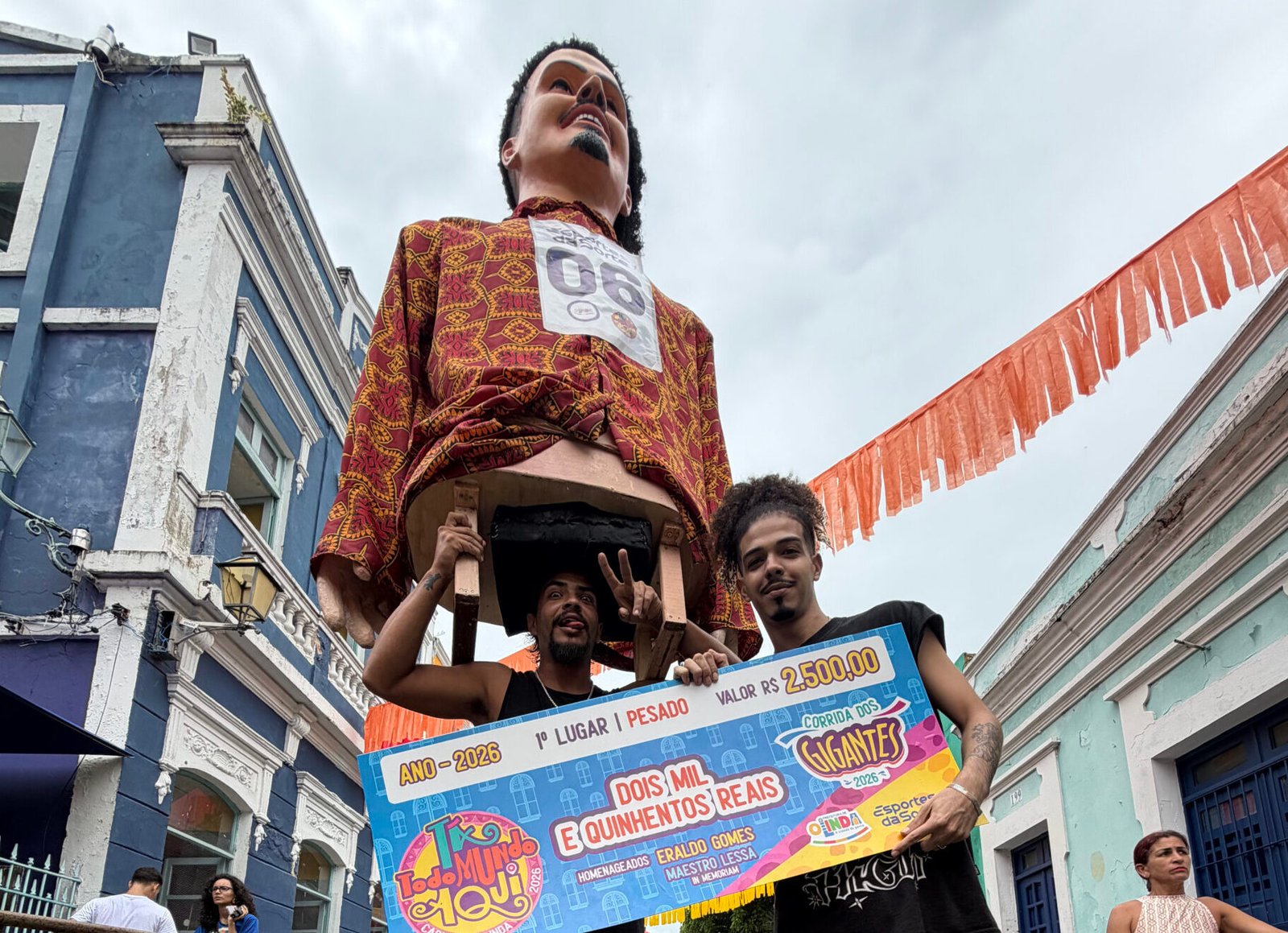 Léo da Bodega é imortalizado como Boneco de Olinda e vence a Corrida dos Bonecos no Carnaval 2026
