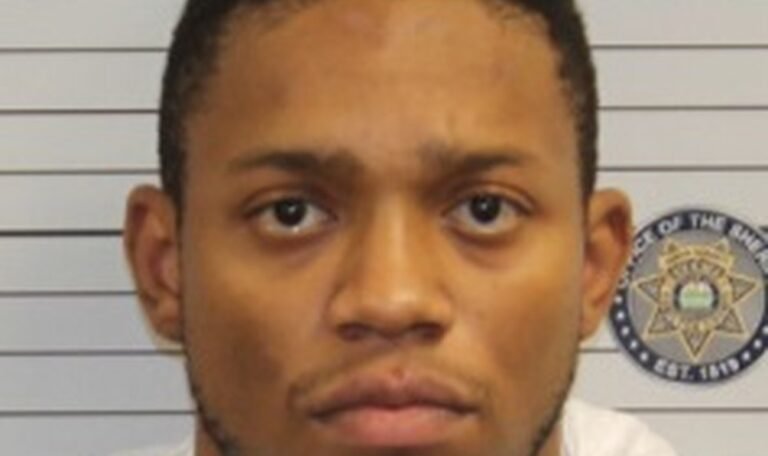 Ex-jogador da NFL é preso acusado de matar a namorada