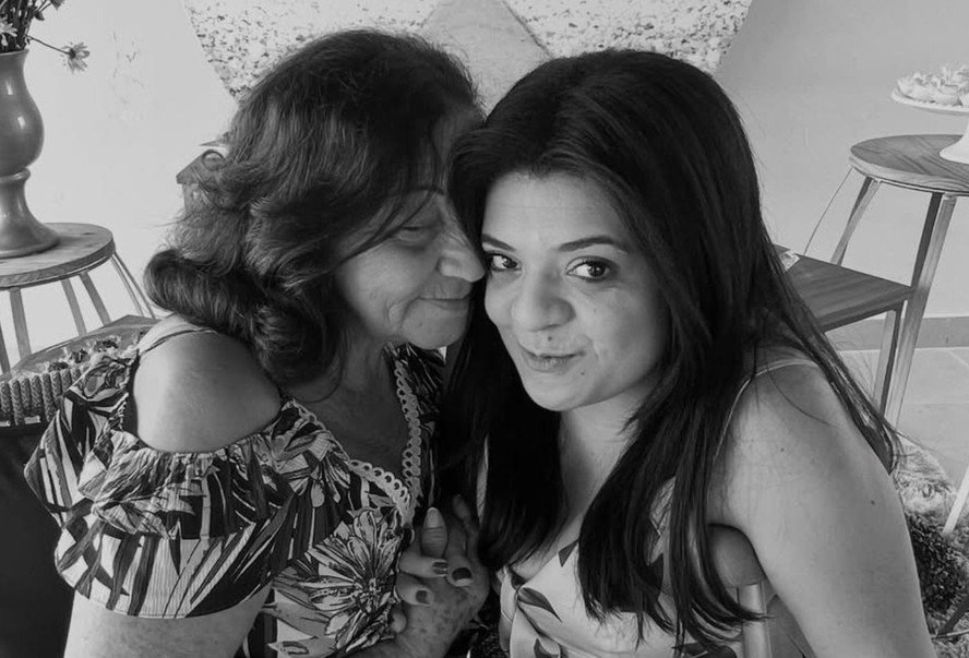 Pequena Lô lamenta a morta da avó: 'Dia mais triste que já vivi'