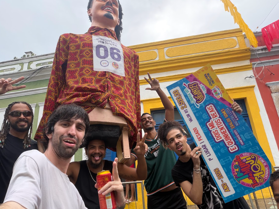 Léo da Bodega é imortalizado como Boneco de Olinda e vence a Corrida dos Bonecos no Carnaval 2026
