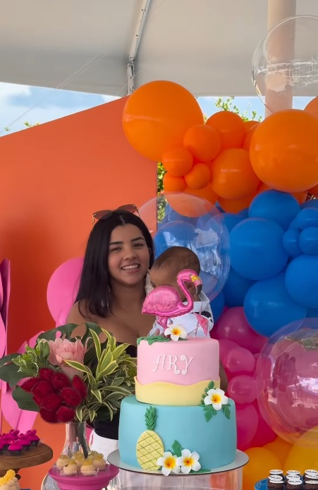 João Gomes faz festa surpresa para Ary Mirelle e bolo chama a atenção; veja fotos