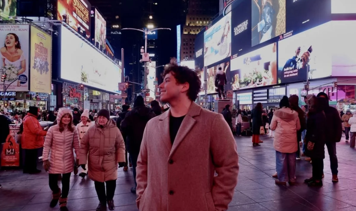 Filho de Ronaldo Fenômeno ganha bolsa em universidade tradicional dos EUA