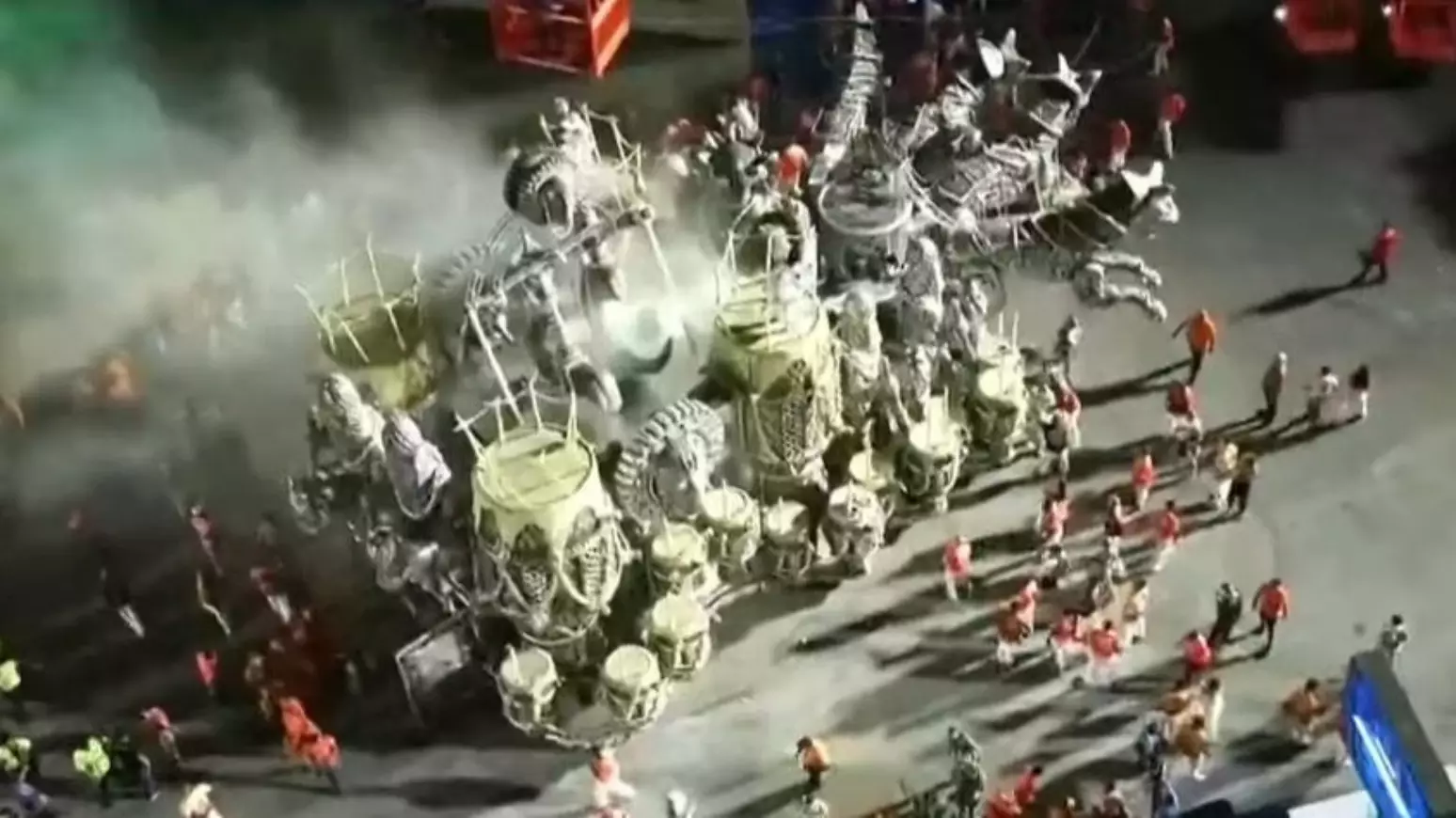 Carro da União de Maricá tem problema técnico e atropela pelo menos 4 pessoas no Rio de Janeiro Foto: Reprodução