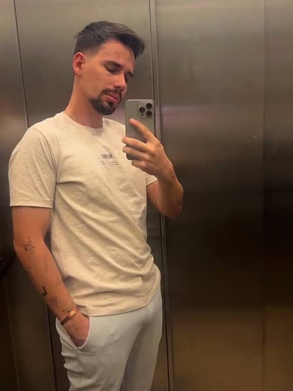 Lucas Borbas desabafa um mês após morte de Isabel Veloso: “Cara de cansaço, de quem sente falta" 46 Lucas Borbas desabafa um mês após morte de Isabel Veloso: “Cara de cansaço, de quem sente falta"