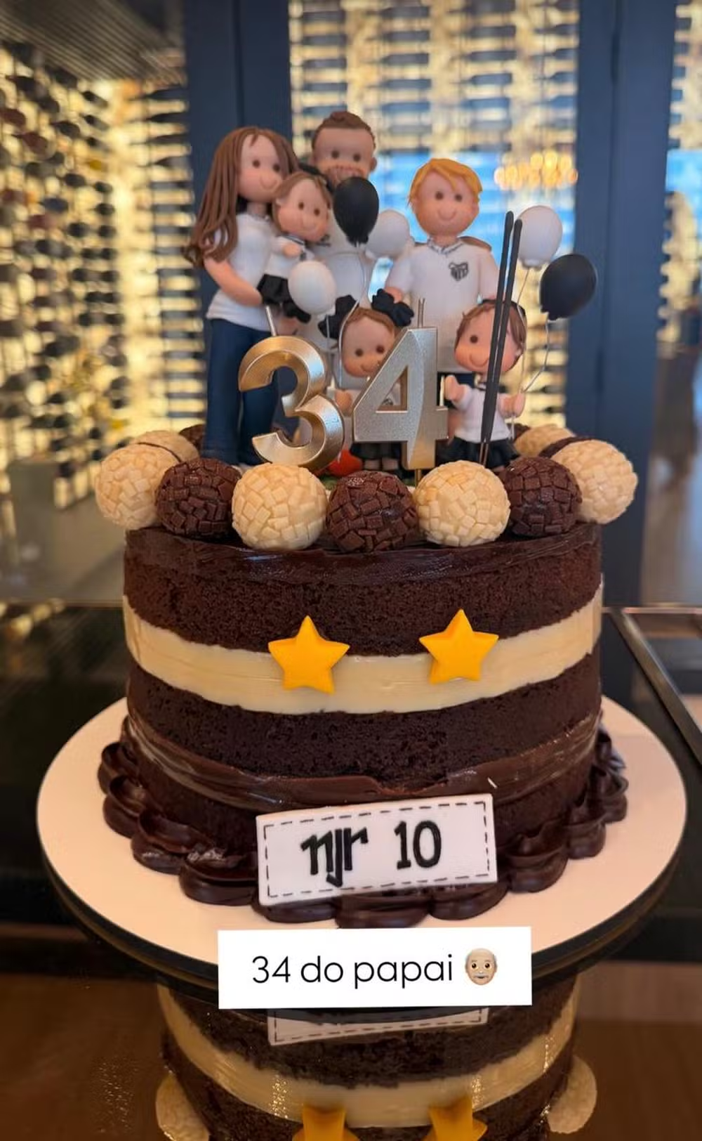 Neymar ganha bolo de Bruna Biancardi com homenagem aos filhos e encanta a web