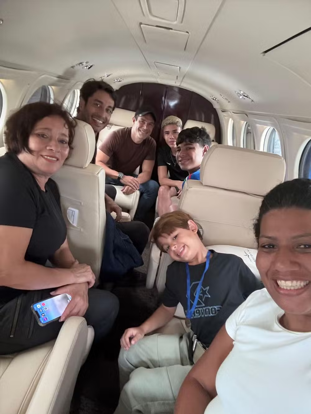 Ex de Isis Valverde pega carona em jatinho particular do atual marido da atriz; veja foto 47 Ex de Isis Valverde pega carona em jatinho particular do atual marido da atriz; veja foto