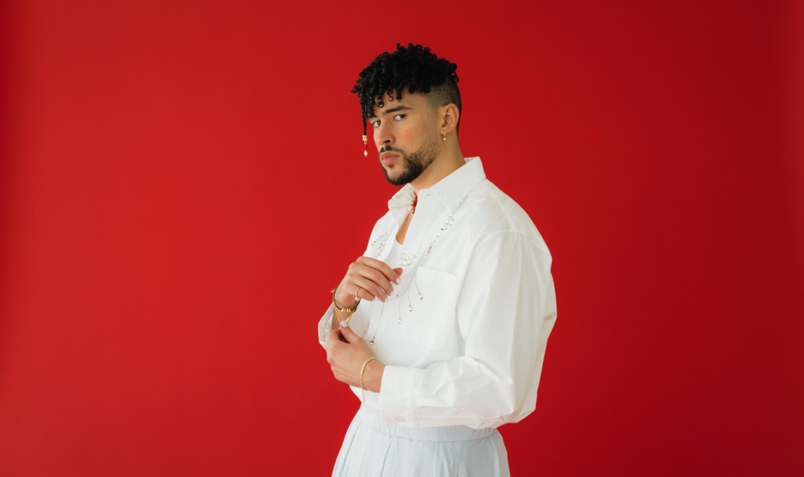 Bad Bunny: conheça a trajetória do artista que estrela o show do Super Bowl LX