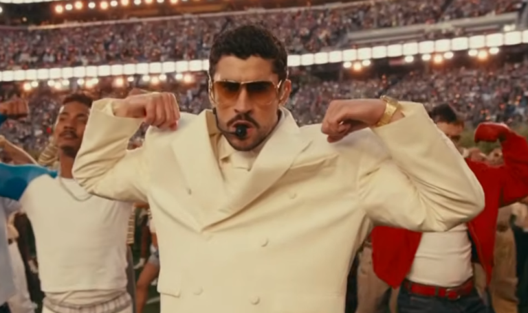 Bad Bunny transforma o Super Bowl LX em palco de afirmação cultural; assista