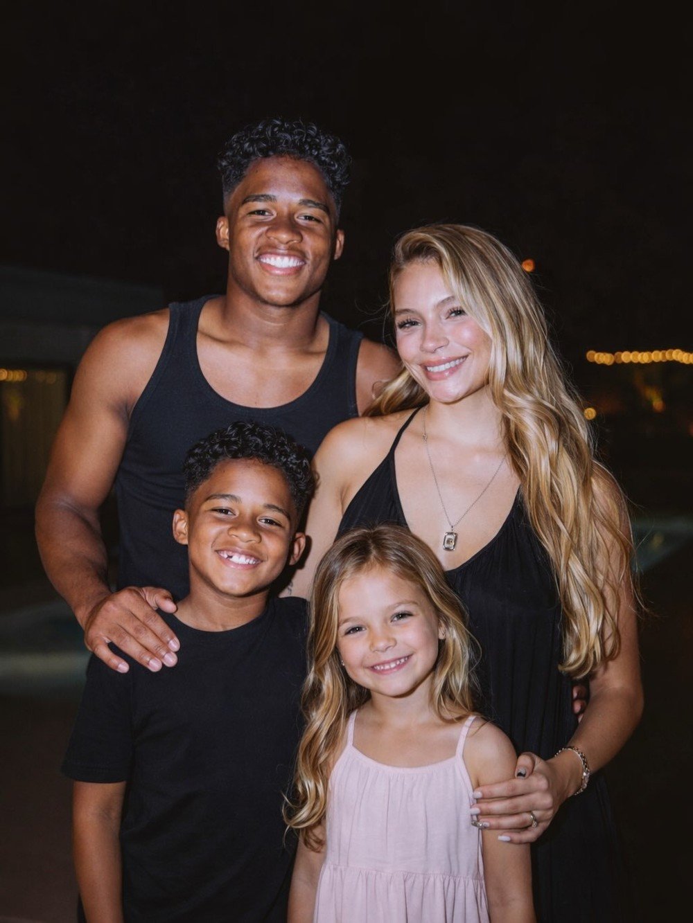 Endrick afasta boatos de crise no casamento com imagem de filhos feita por IA