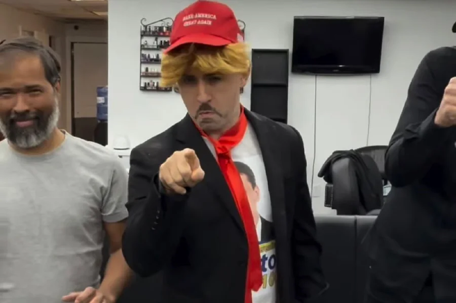 Influenciador brasileiro defensor de Trump é detido pelo ICE nos Estados Unidos