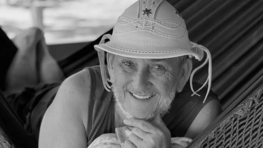 Morre Seu Boinha, aos 69 anos, após cirurgia que preservou parte do crânio no abdômen. Filho Francisco Garcia confirmou falecimento nas redes sociais.