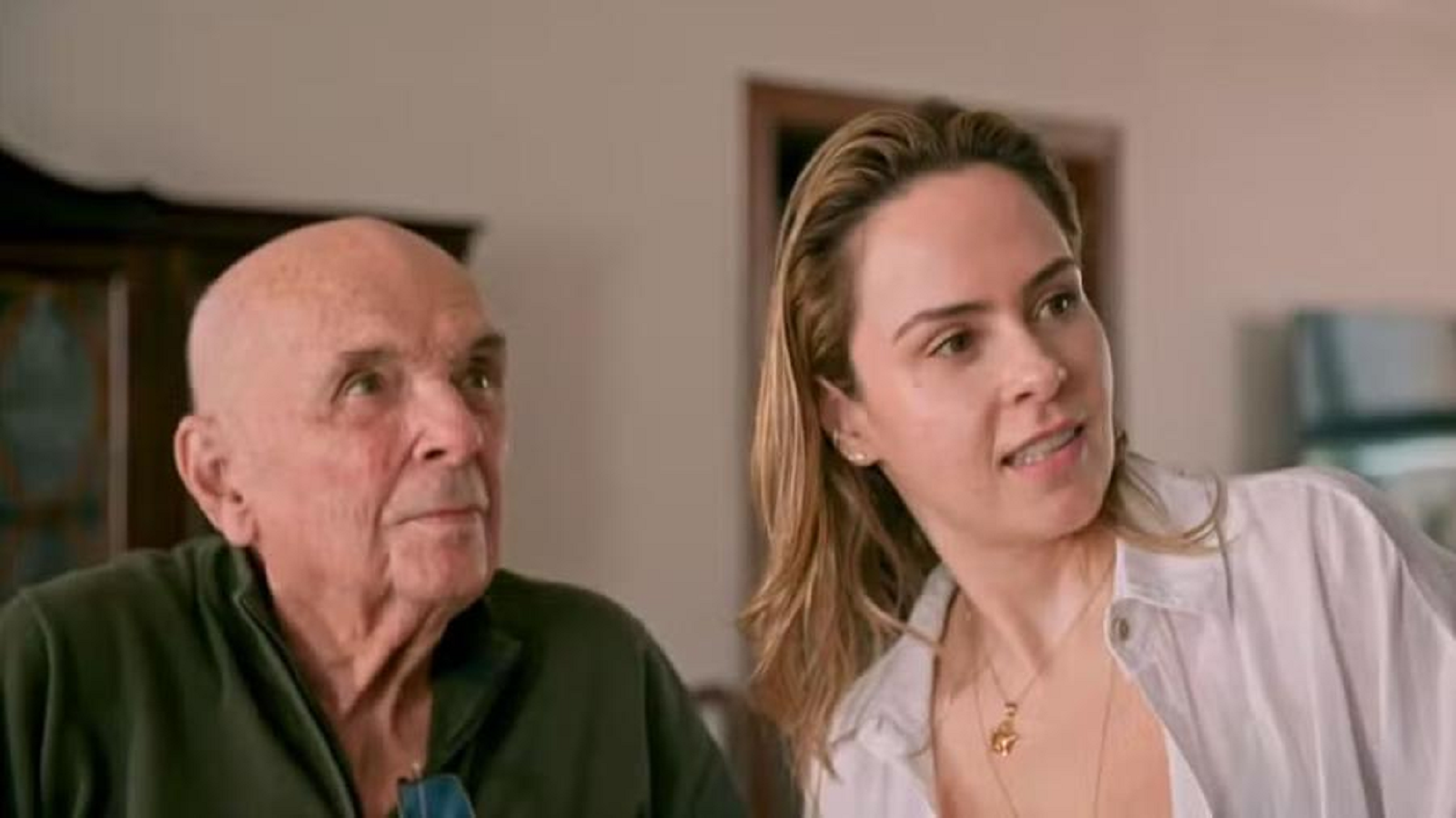 pai ana paula aparece em video