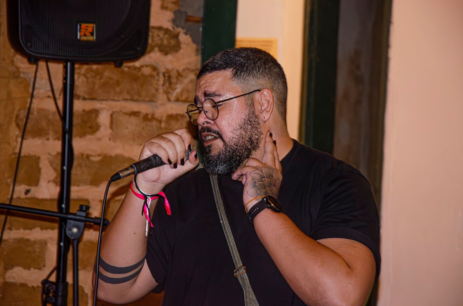 Salta transforma vivências do interior da Bahia em pop urbano com alma de rap