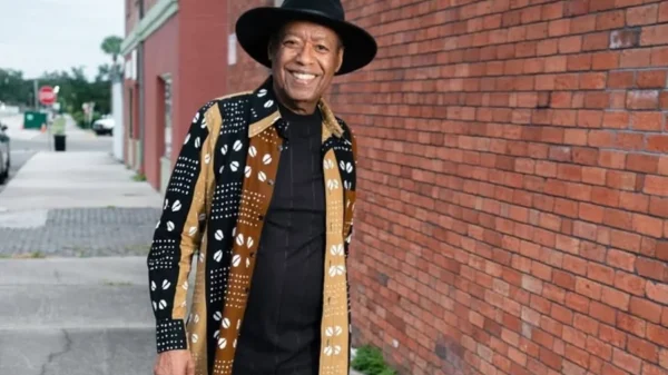 Morre Ron Kenoly, um dos maiores nomes da música gospel internacional, aos 81 anos