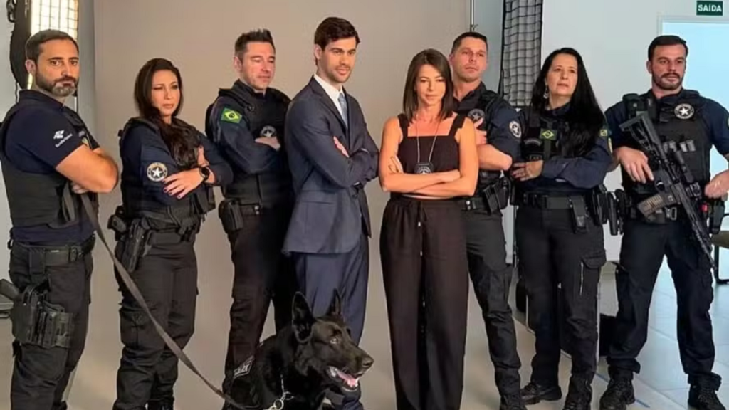 Equipe da Receita Federal que estrela 'Aeroporto: Área Restrita — Foto: @k9_dark_rfb / @aduana.receitafederal