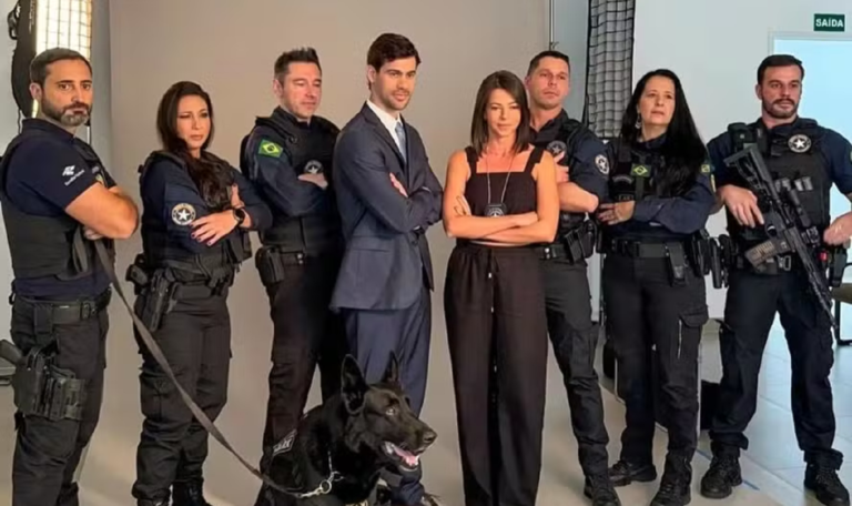 Equipe da Receita Federal que estrela 'Aeroporto: Área Restrita — Foto: @k9_dark_rfb / @aduana.receitafederal