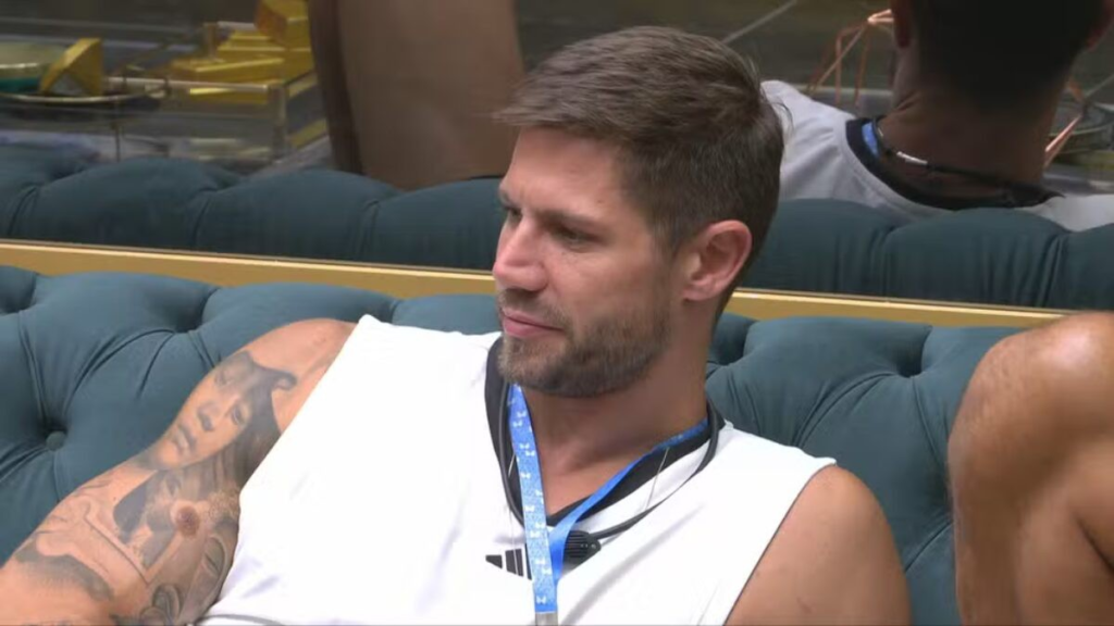 Jonas Sulzbach é flagrado excitado e com parte íntima à mostra no BBB 26 - Foto: Reprodução