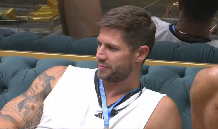 Jonas Sulzbach é flagrado excitado e com parte íntima à mostra no BBB 26 - Foto: Reprodução