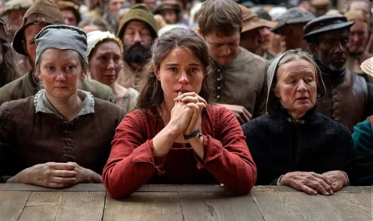 Vencedora do Oscar, Jessie Buckley iniciou carreira em reality show e estudou em colégio interno 51 Jessie Buckley em cena de 'Hamnet'