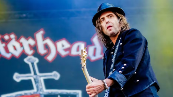 Morre Phil Campbell, guitarrista do Motörhead, aos 64 anos