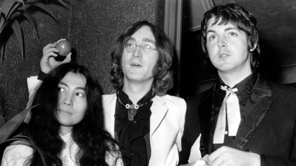 Paul McCartney revela o que esposa de John Lennon disse após cantor morrer