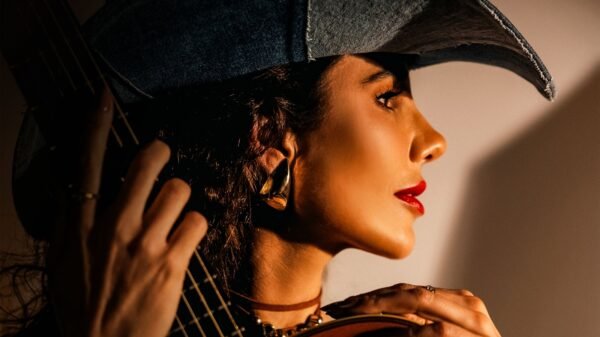 Paula Fernandes lança nova versão de “Mentiras” para trilha de novela da Globo 15 Paula Fernandes Mentiras