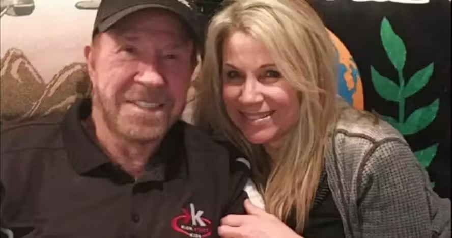 Chuck Norris teve filha fora do casamento e só descobriu após 26 anos 45 chuck norris filha fora casamento