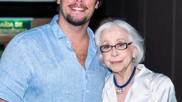 Fernanda Montenegro surge em momento raro ao lado do neto mais velho 1 davi torres a terceira geracao no mesmo caminho. velhos bandidos com direcao de claudio torr