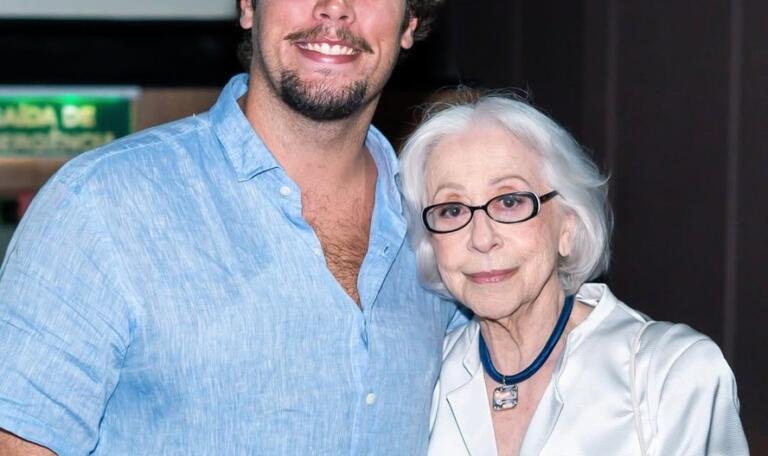 Fernanda Montenegro surge em momento raro ao lado do neto mais velho 47 davi torres a terceira geracao no mesmo caminho. velhos bandidos com direcao de claudio torr