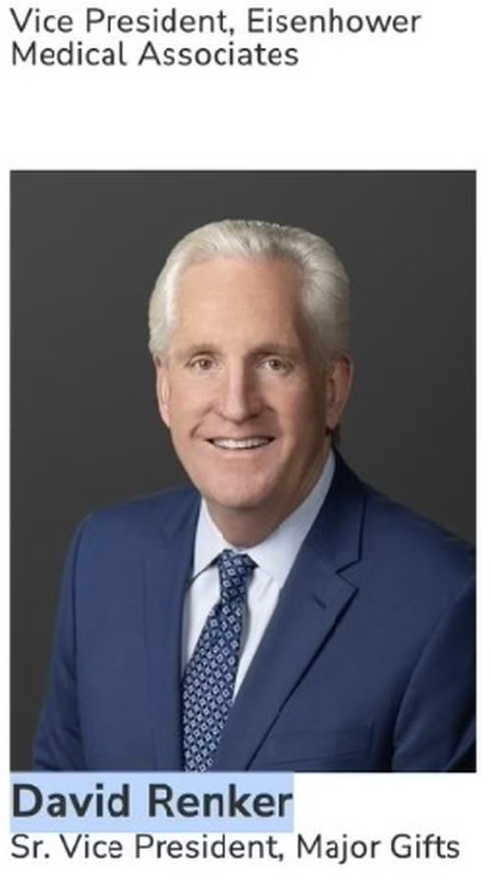 Vídeo: Tenista tira mão de patrocinador das suas costas durante premiação