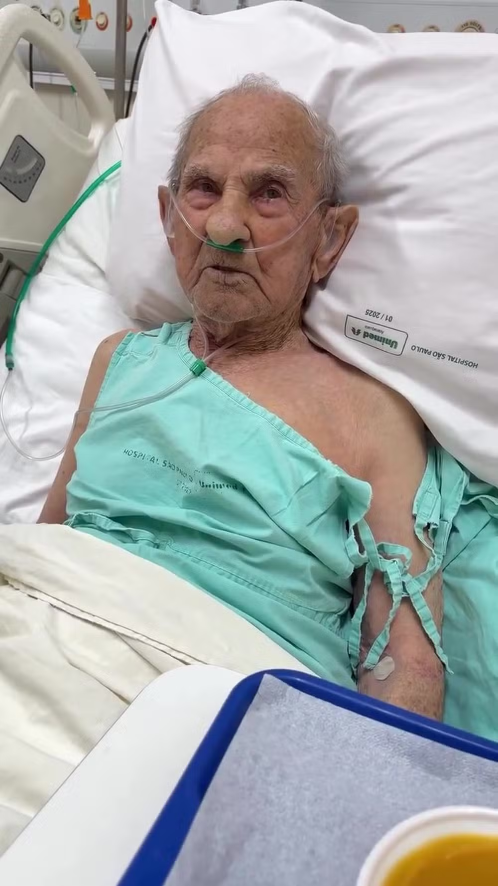 Vovô Anésio deixa UTI após cirurgia e segue em recuperação