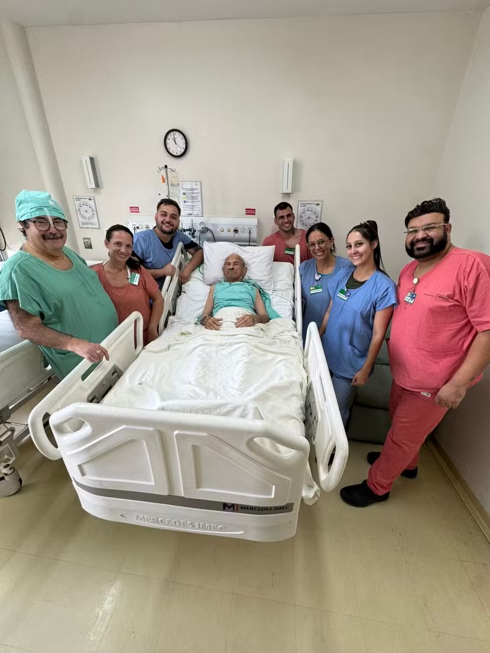 Vovô Anésio deixa UTI após cirurgia e segue em recuperação