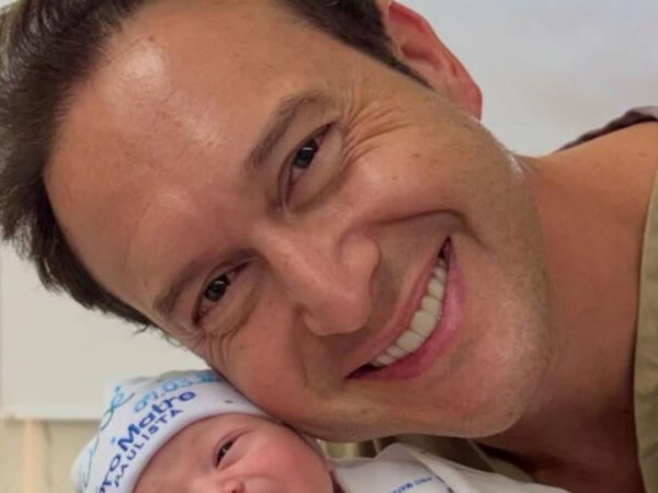 Jornalista da RECORD, Edu Ribeiro anuncia nascimento do terceiro filho e celebra chegada do caçula nas redes