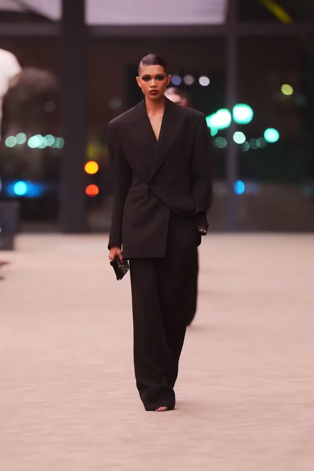 Quem é a modelo brasileira que saiu de uma pizzaria em São Paulo para desfilar na Paris Fashion Week? 48 Quem é a modelo brasileira que saiu de uma pizzaria em São Paulo para desfilar na Paris Fashion Week?