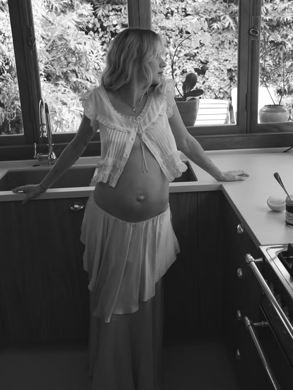 Isabella Scherer anuncia segunda gravidez e celebra momento com a família