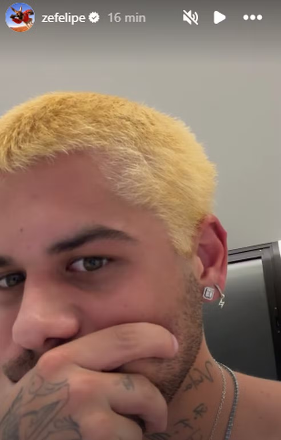 Zé Felipe pinta o cabelo, mas se arrepende da mudança de visual; veja como ficou