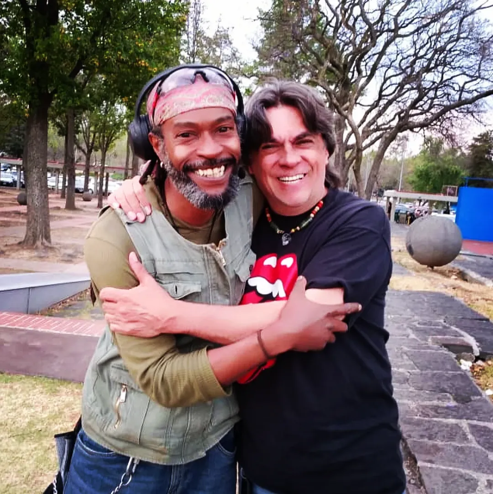 Intérprete original de Cirilo em Carrossel reaparece grisalho e emociona fãs ao reencontrar pai de Maria Joaquina