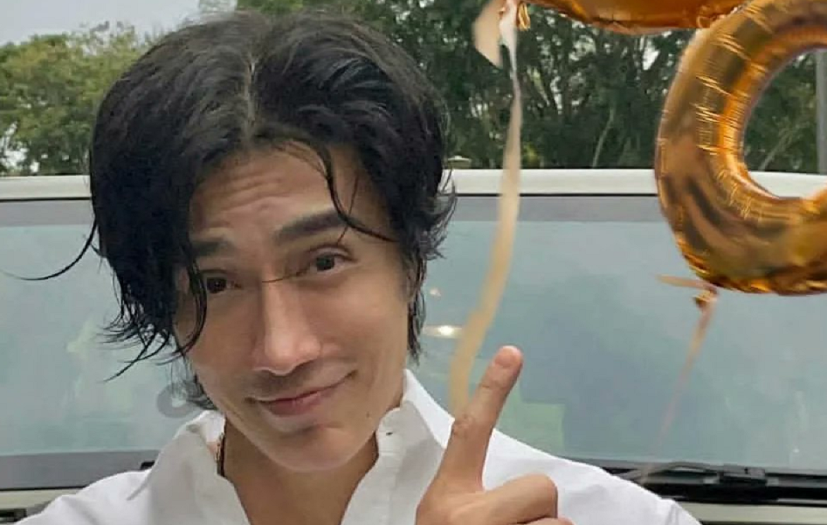 Modelo de Singapura viraliza ao completar 60 anos e impressiona seguidores pela aparência jovem