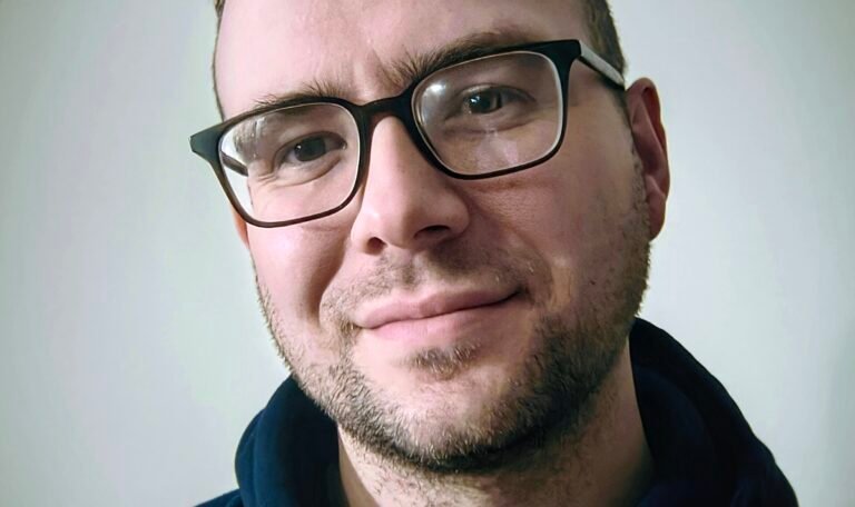 Projeto eletrônico Safe Synthetic ganha destaque internacional com sonoridade atmosférica