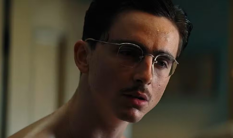 Timothée Chalamet em cena de Marty Supreme (2025) — Foto: Reprodução