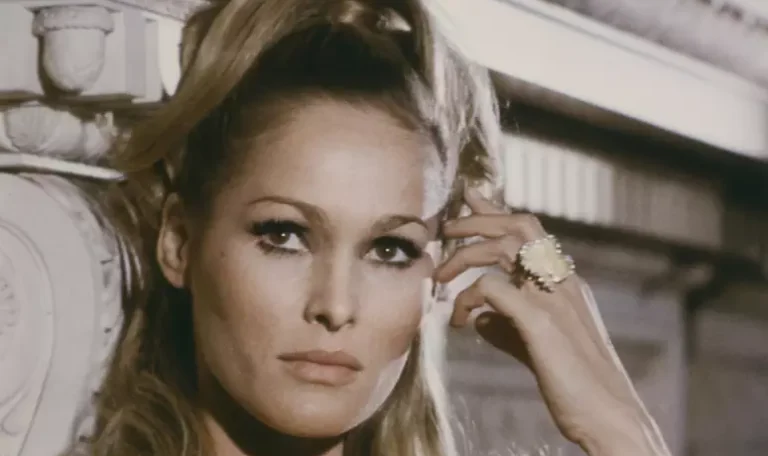 ursula andress